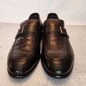 NIB Size 10 Premium Brown Croc-Embossed Leather Loafers w/ Buckle Accent, Snover